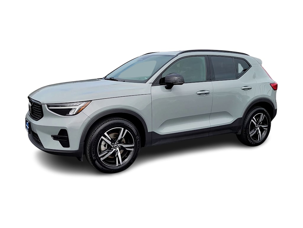 2024 Volvo XC40 B5 Core 3