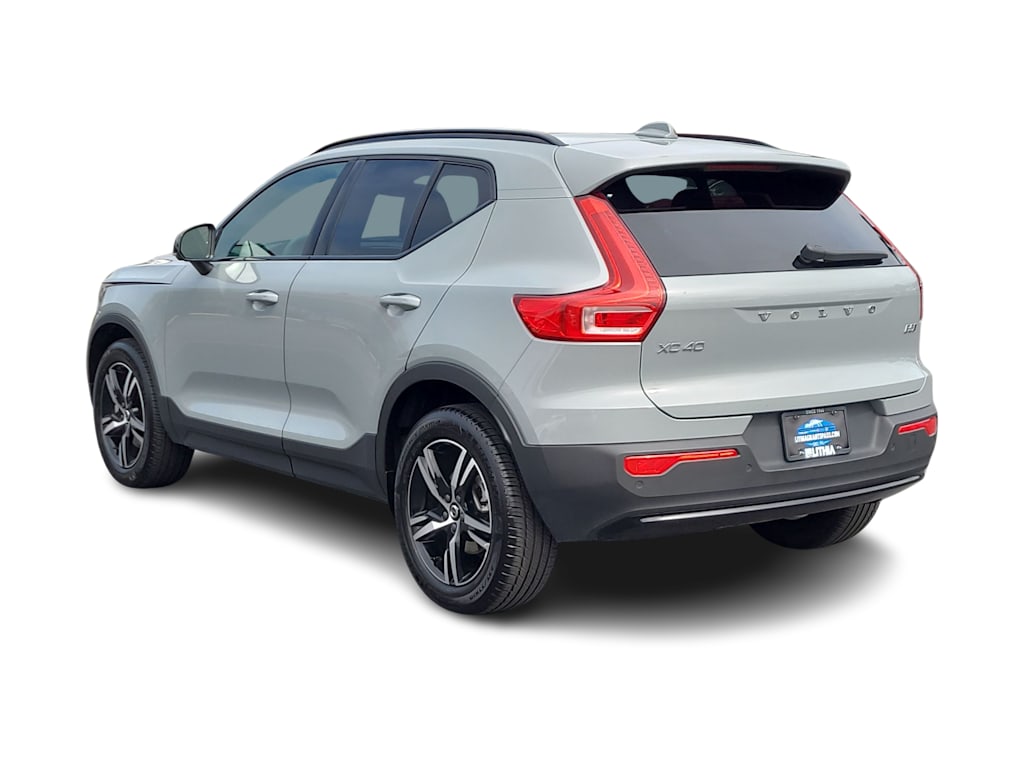 2024 Volvo XC40 B5 Core 24