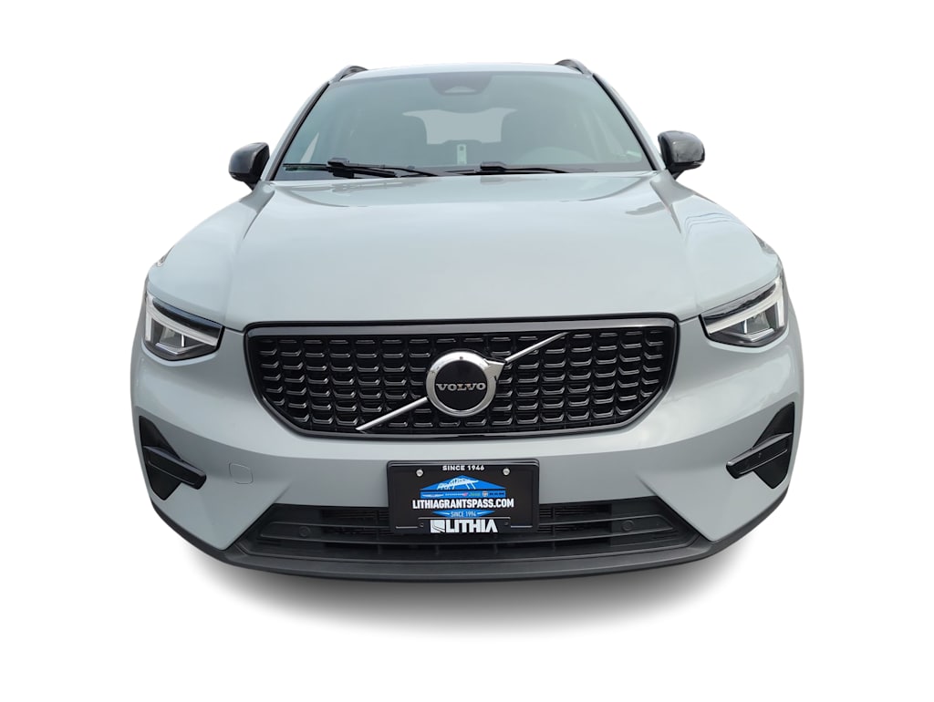 2024 Volvo XC40 B5 Core 26