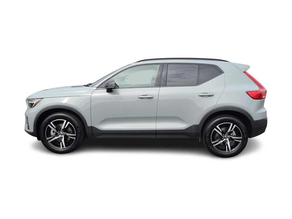 2024 Volvo XC40 B5 Core 23