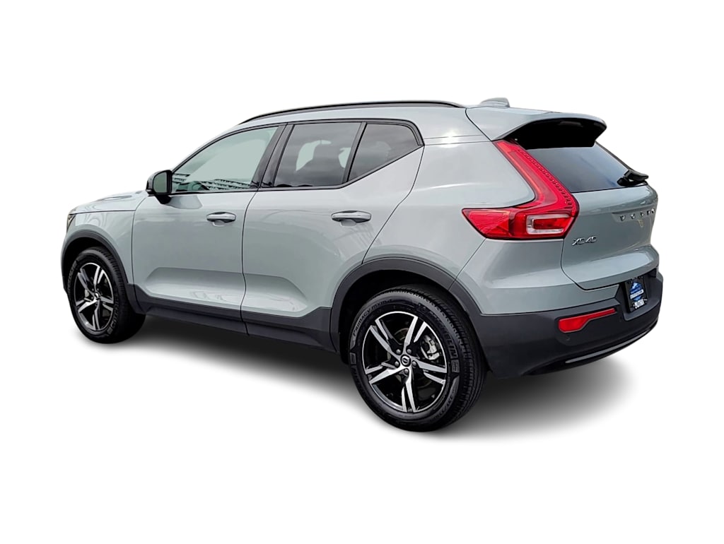 2024 Volvo XC40 B5 Core 4
