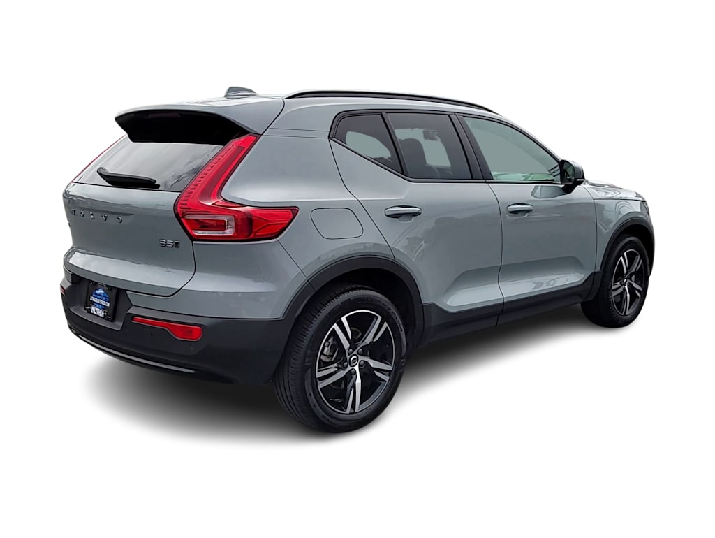 2024 Volvo XC40 B5 Core 21