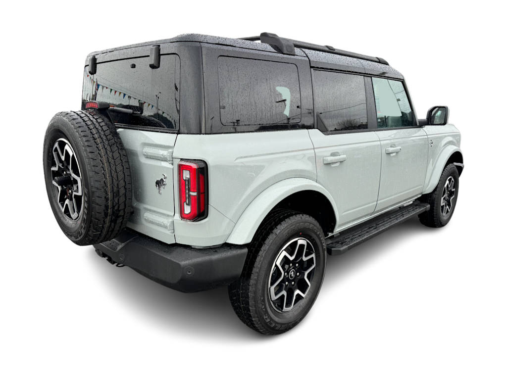 2024 Ford Bronco Outer Banks 17