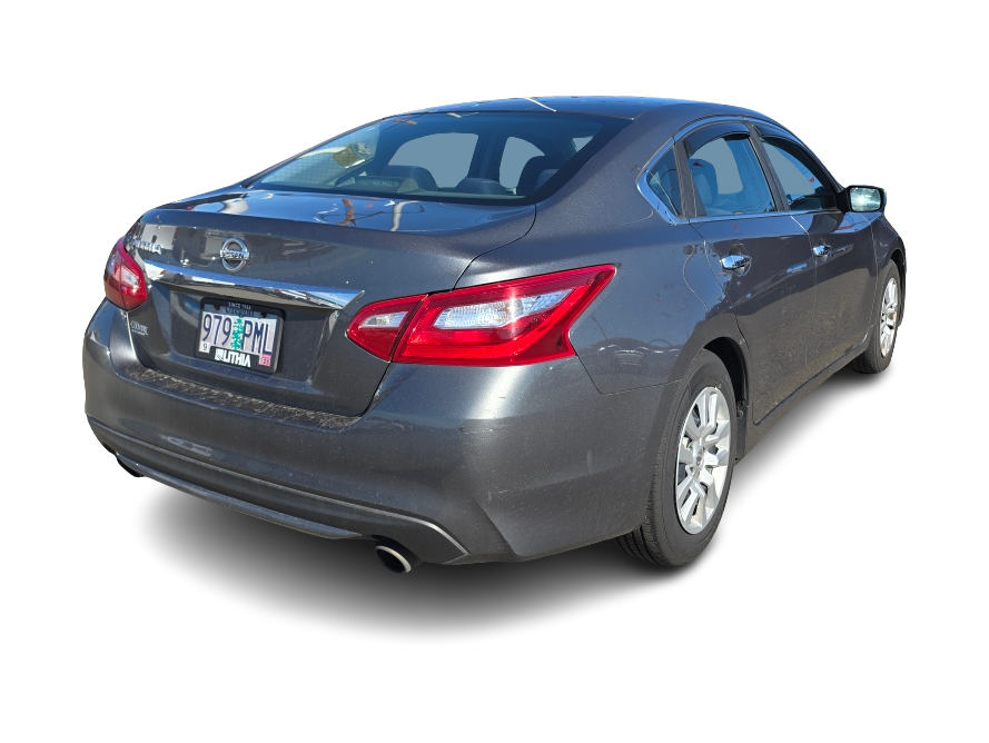 Thumbnail: 2017 Nissan Altima - 16