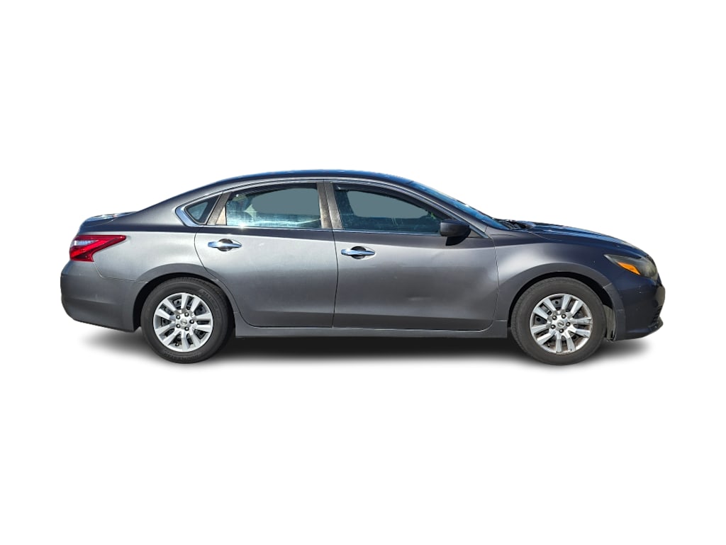 Thumbnail: 2017 Nissan Altima - 17
