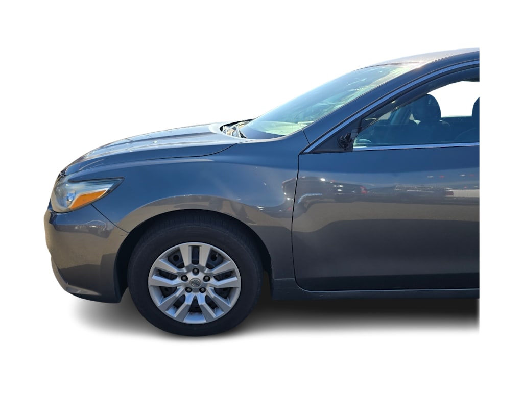 Thumbnail: 2017 Nissan Altima - 20