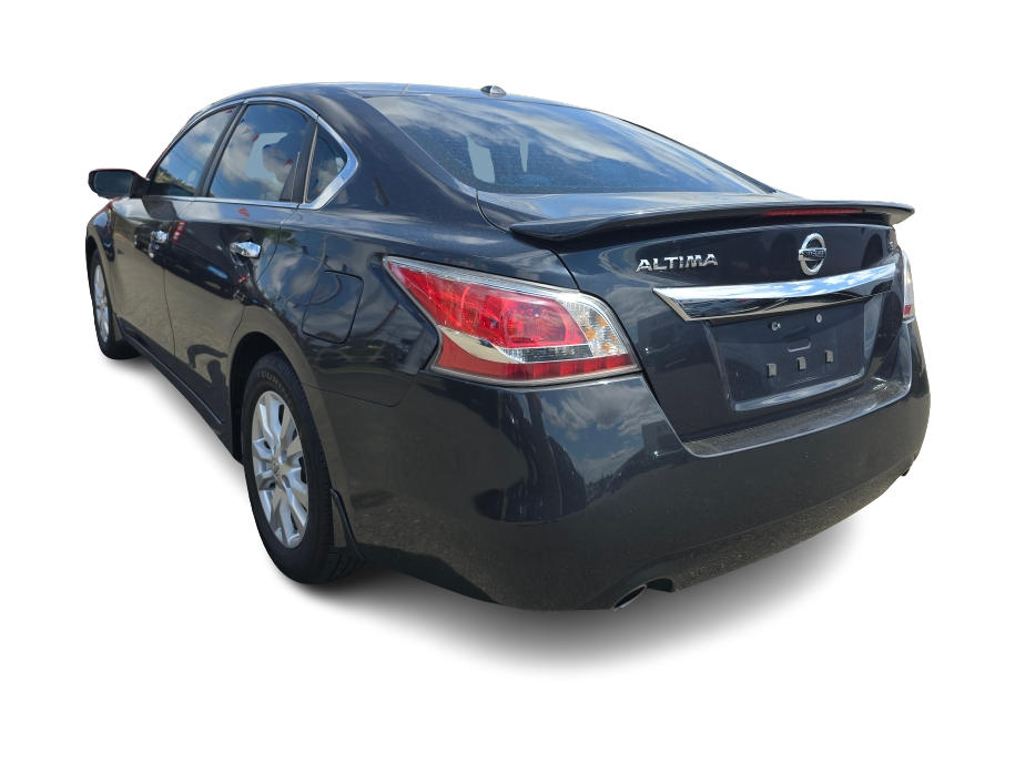 Thumbnail: 2015 Nissan Altima - 16