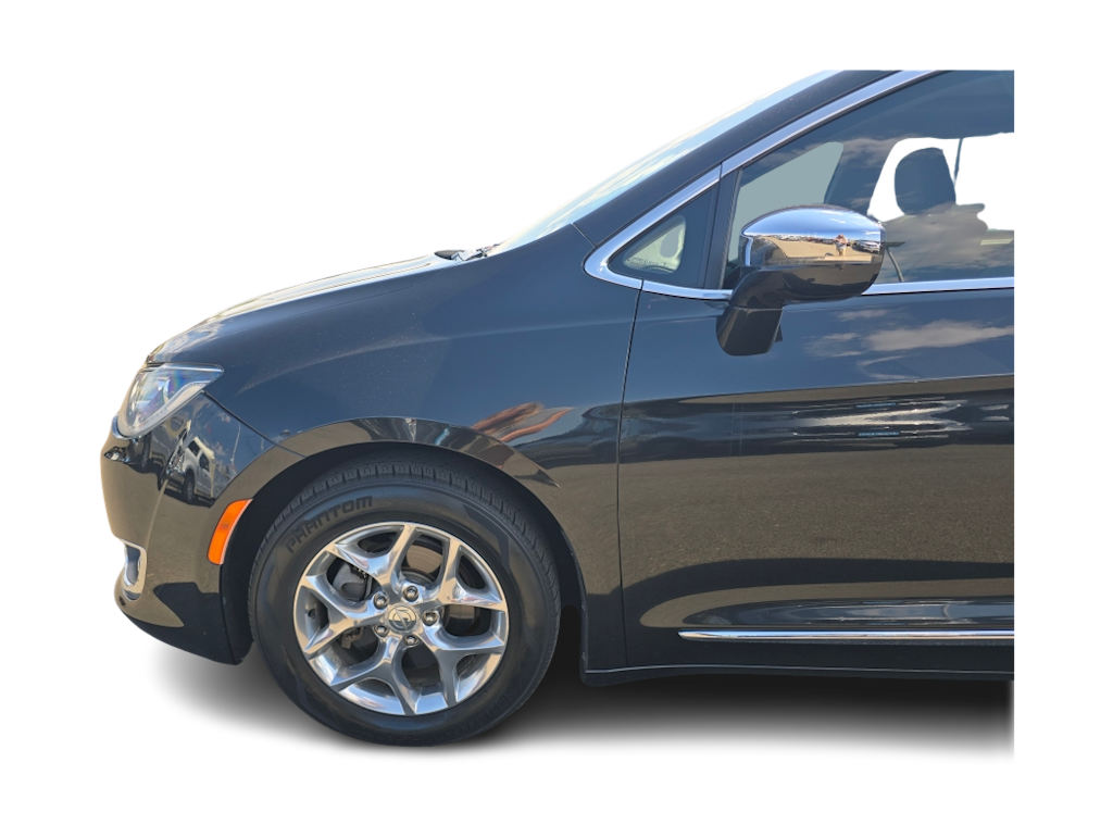 Thumbnail: 2017 Chrysler Pacifica - 8