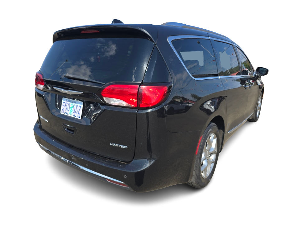 Thumbnail: 2017 Chrysler Pacifica - 6