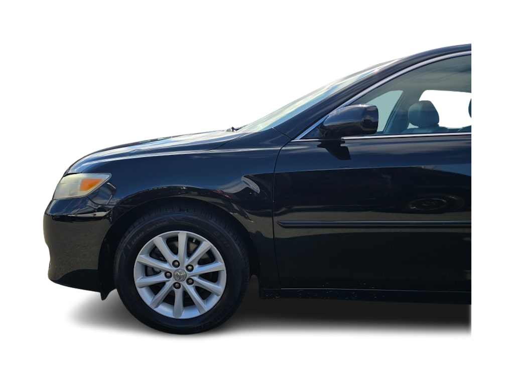Thumbnail: 2011 Toyota Camry - 21