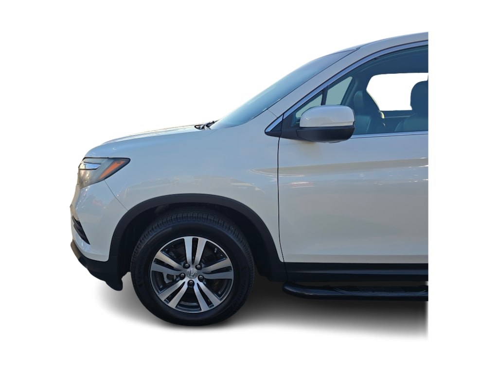 Thumbnail: 2017 Honda Pilot - 21