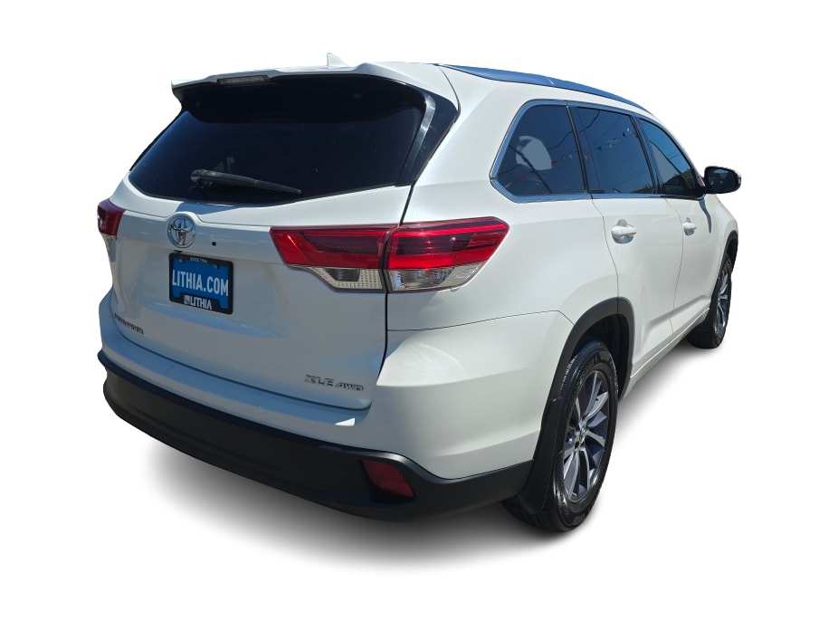 Thumbnail: 2018 Toyota Highlander - 16