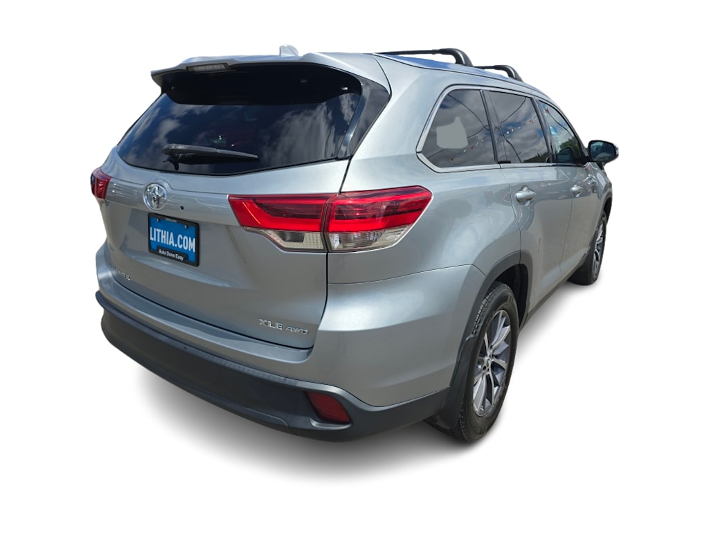 Thumbnail: 2019 Toyota Highlander - 16