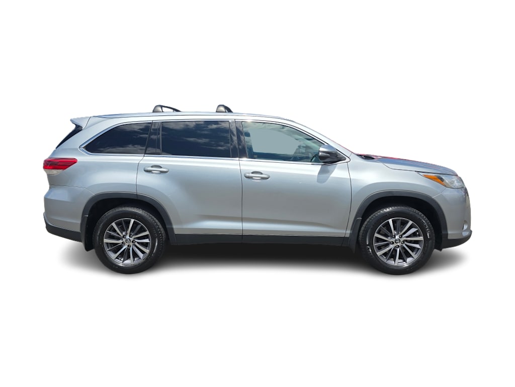 Thumbnail: 2019 Toyota Highlander - 17