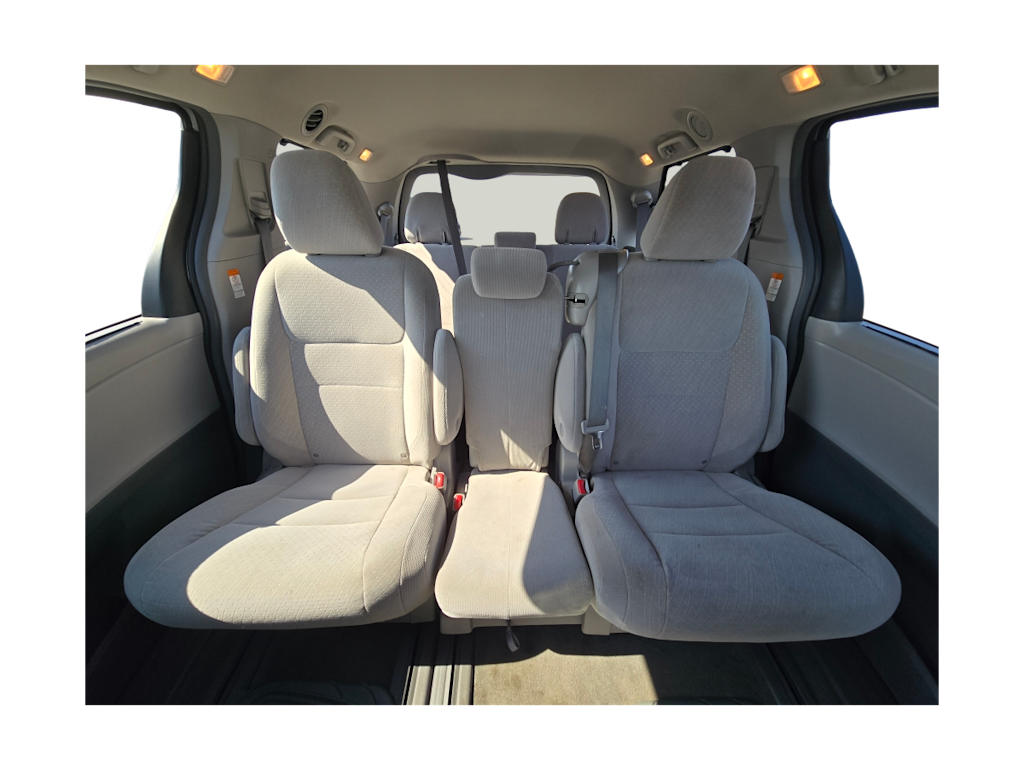 Thumbnail: 2018 Toyota Sienna - 15