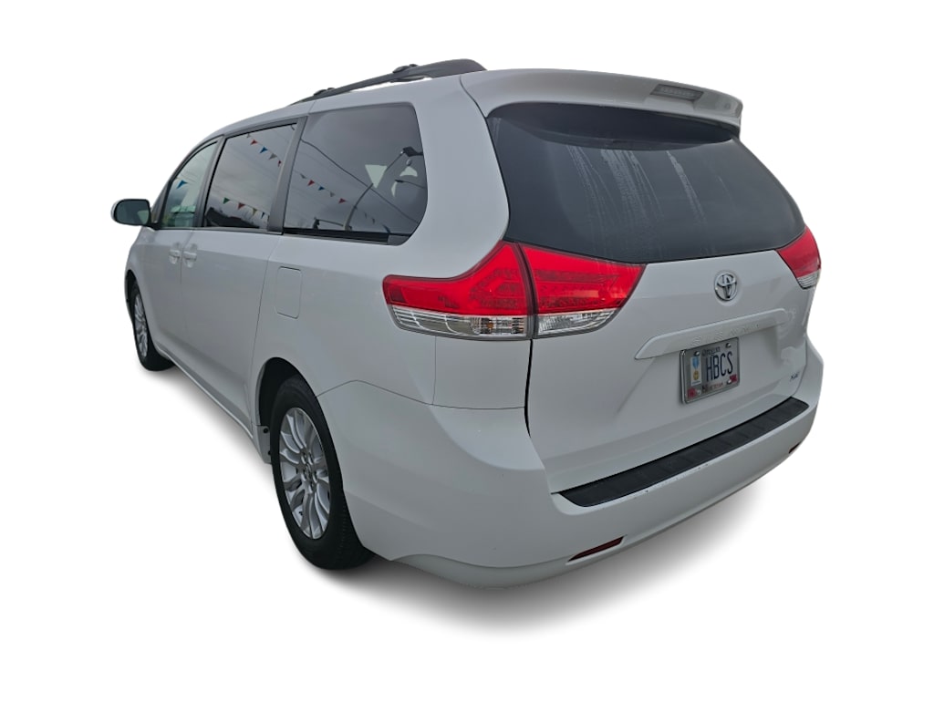 Thumbnail: 2011 Toyota Sienna - 4