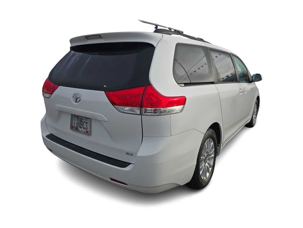 Thumbnail: 2011 Toyota Sienna - 14
