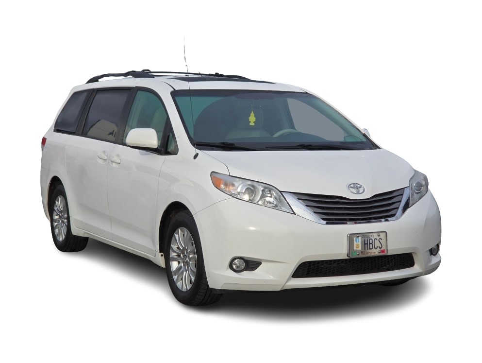 Thumbnail: 2011 Toyota Sienna - 16