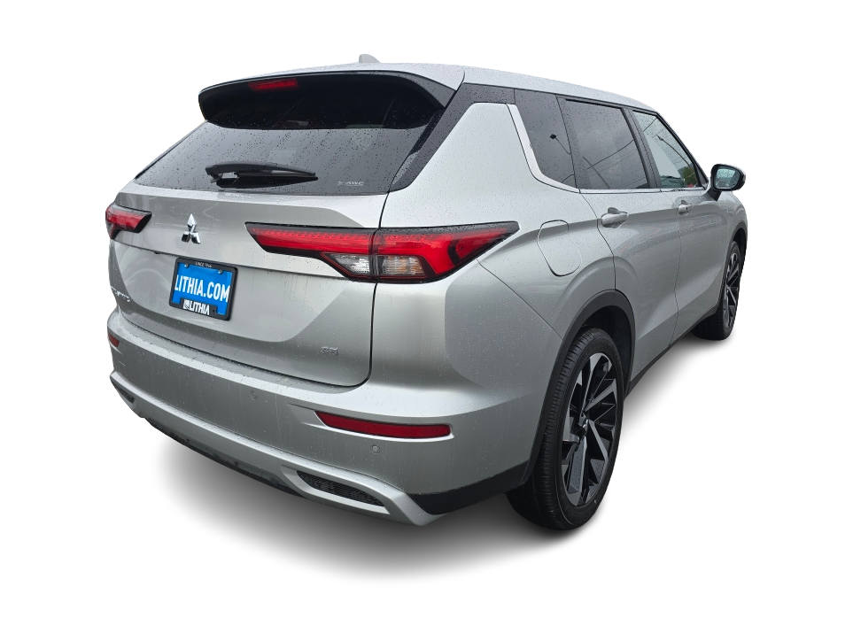 Thumbnail: 2024 Mitsubishi Outlander - 16