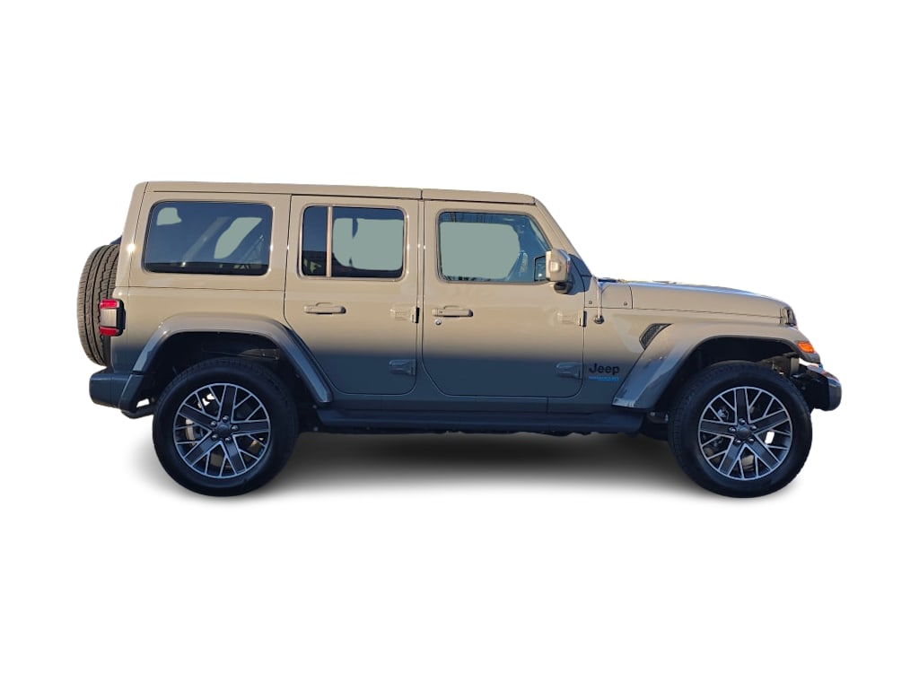 Thumbnail: 2022 Jeep Wrangler - 17