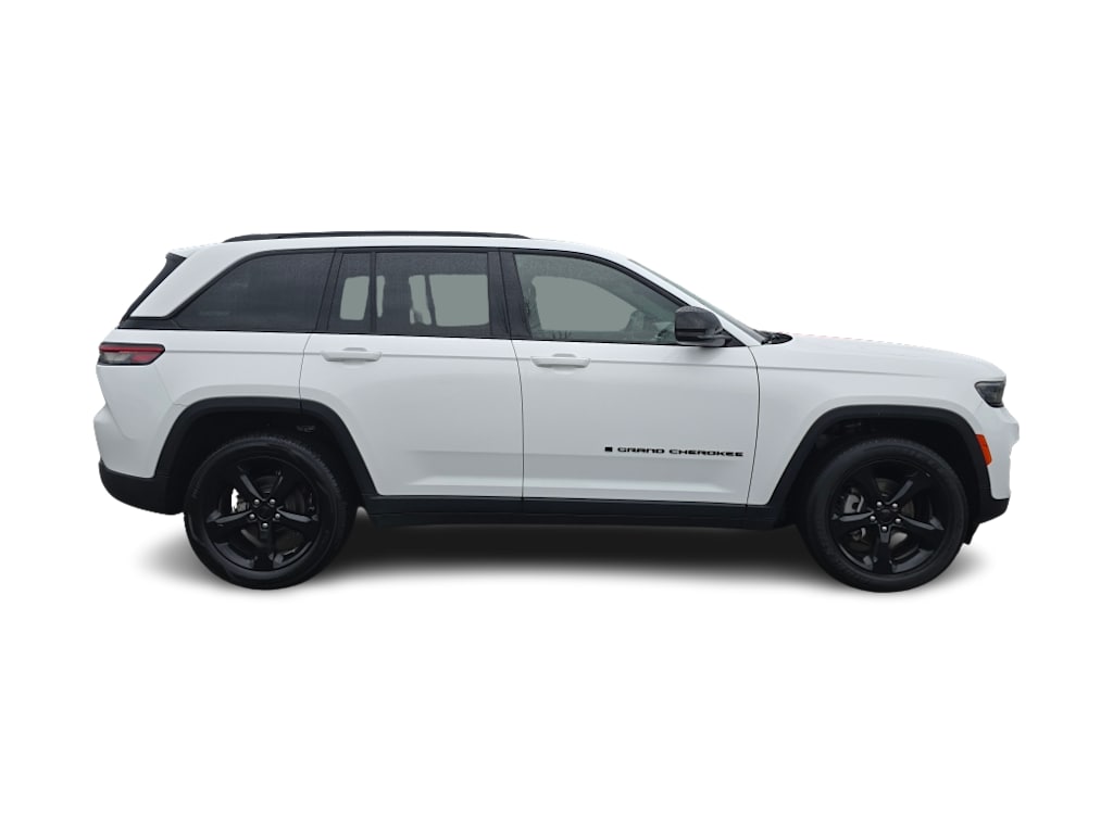 Thumbnail: 2023 Jeep Grand Cherokee - 17