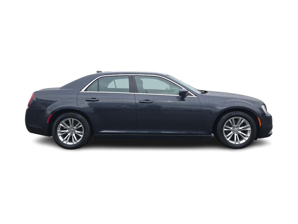 Thumbnail: 2019 Chrysler 300 - 18