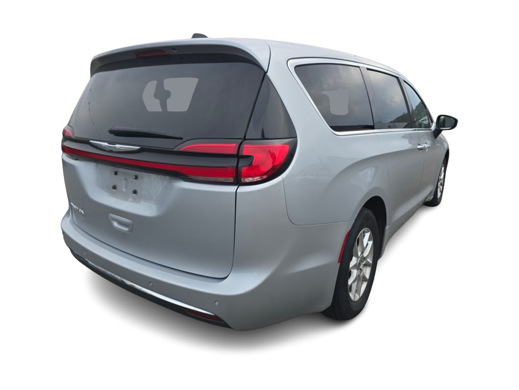 Thumbnail: 2023 Chrysler Pacifica - 17