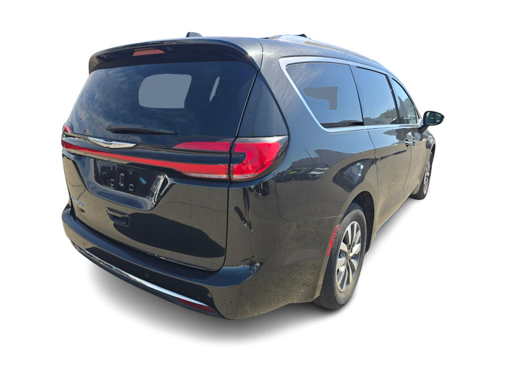 Thumbnail: 2021 Chrysler Pacifica - 17