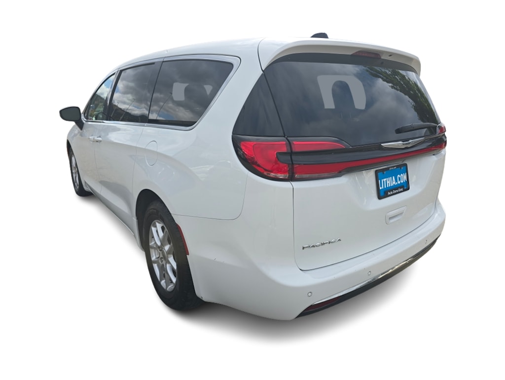 Thumbnail: 2023 Chrysler Pacifica - 4