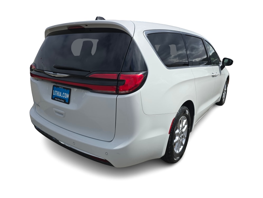 Thumbnail: 2023 Chrysler Pacifica - 15