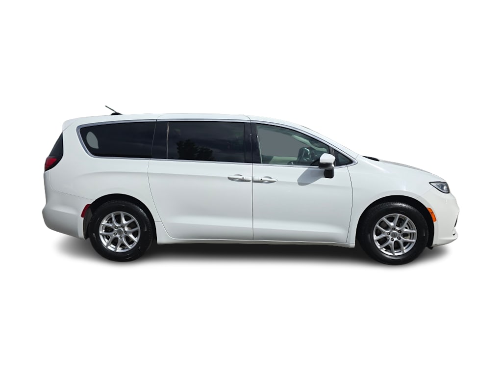 Thumbnail: 2023 Chrysler Pacifica - 16