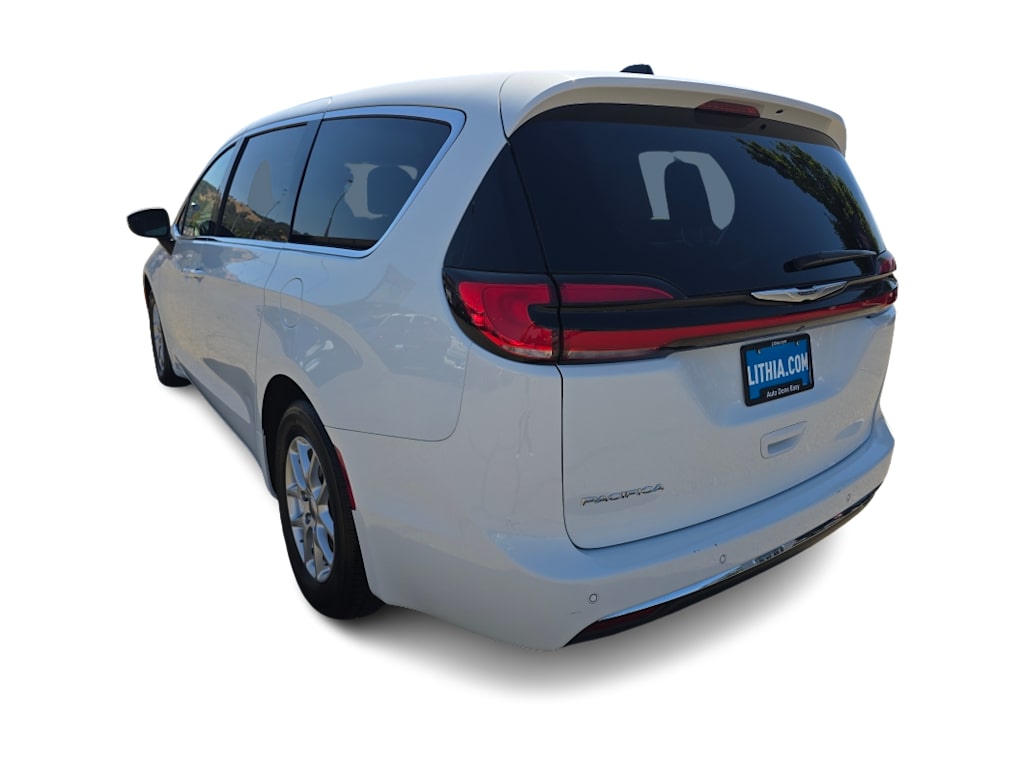 Thumbnail: 2023 Chrysler Pacifica - 4