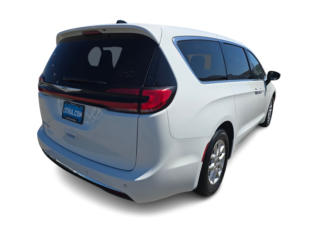 Thumbnail: 2023 Chrysler Pacifica - 16