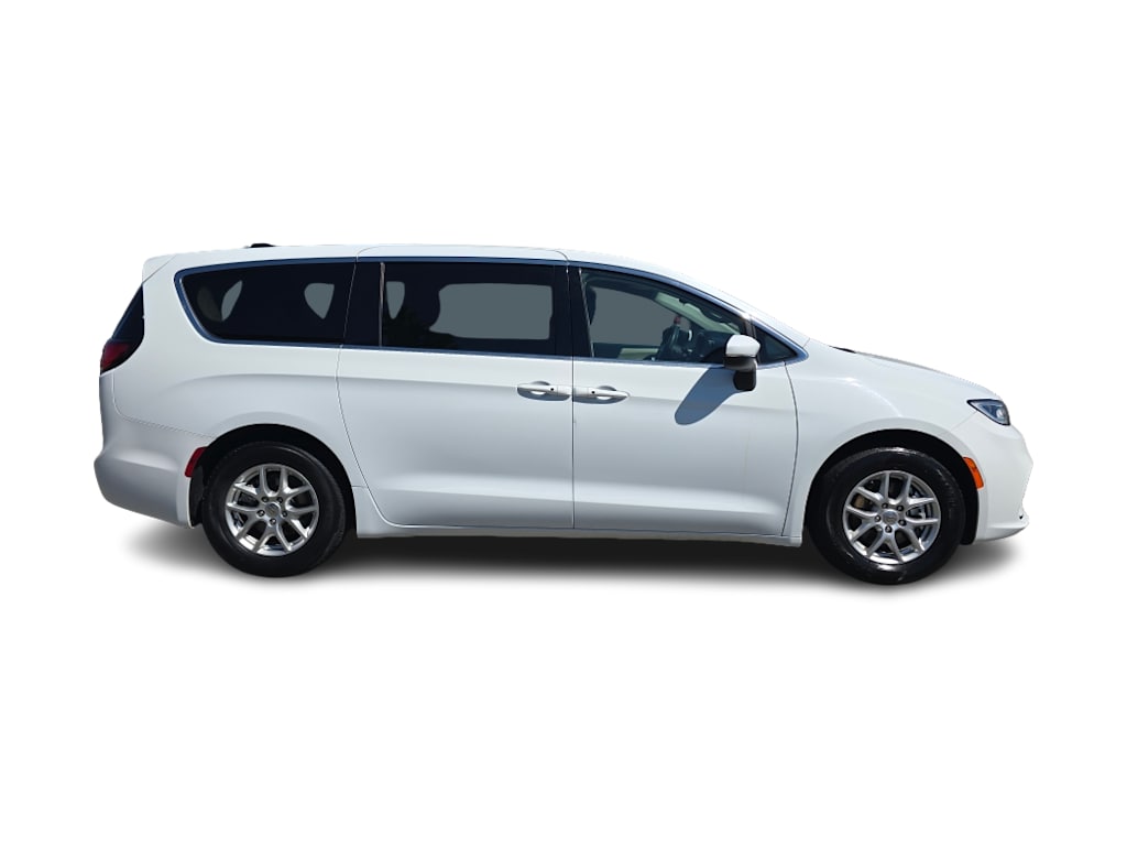 Thumbnail: 2023 Chrysler Pacifica - 17