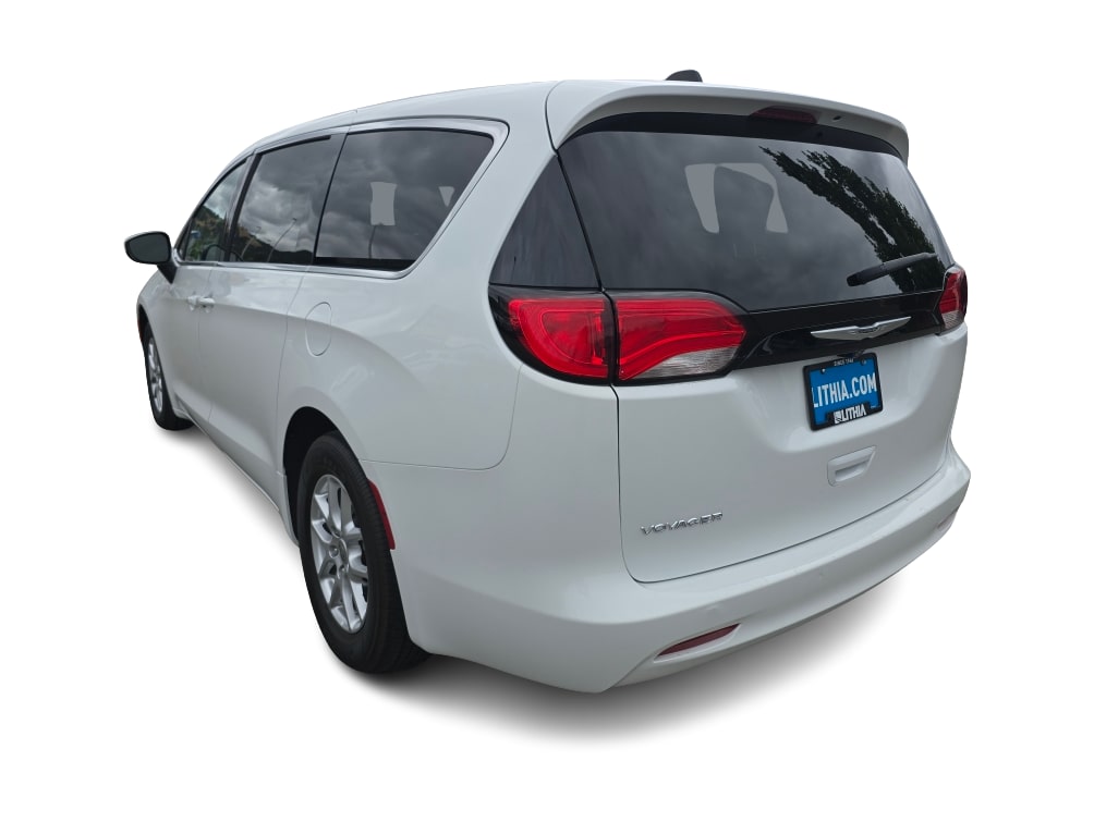Thumbnail: 2023 Chrysler Voyager - 4