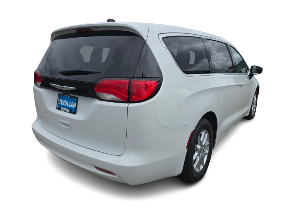 Thumbnail: 2023 Chrysler Voyager - 16