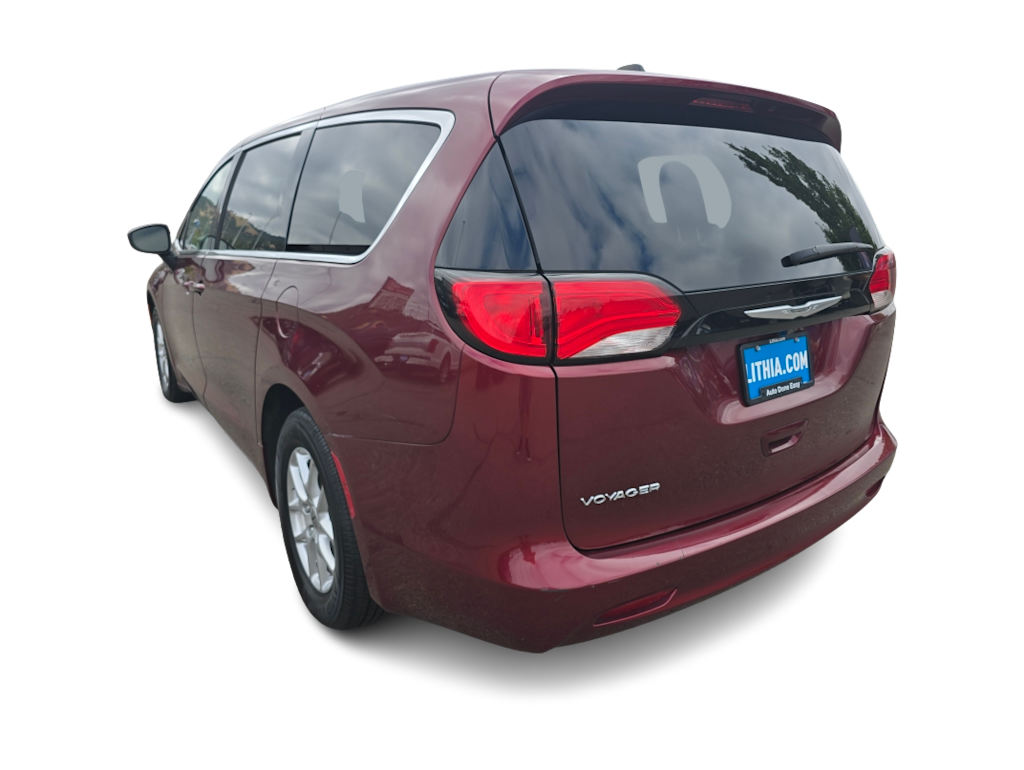 Thumbnail: 2022 Chrysler Voyager - 4