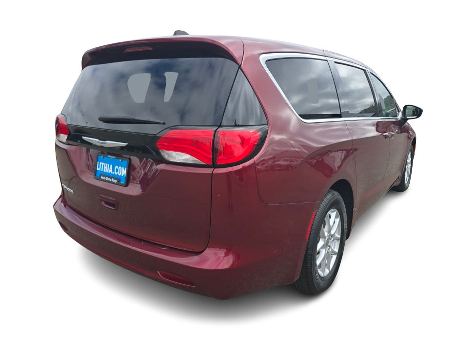 Thumbnail: 2022 Chrysler Voyager - 14
