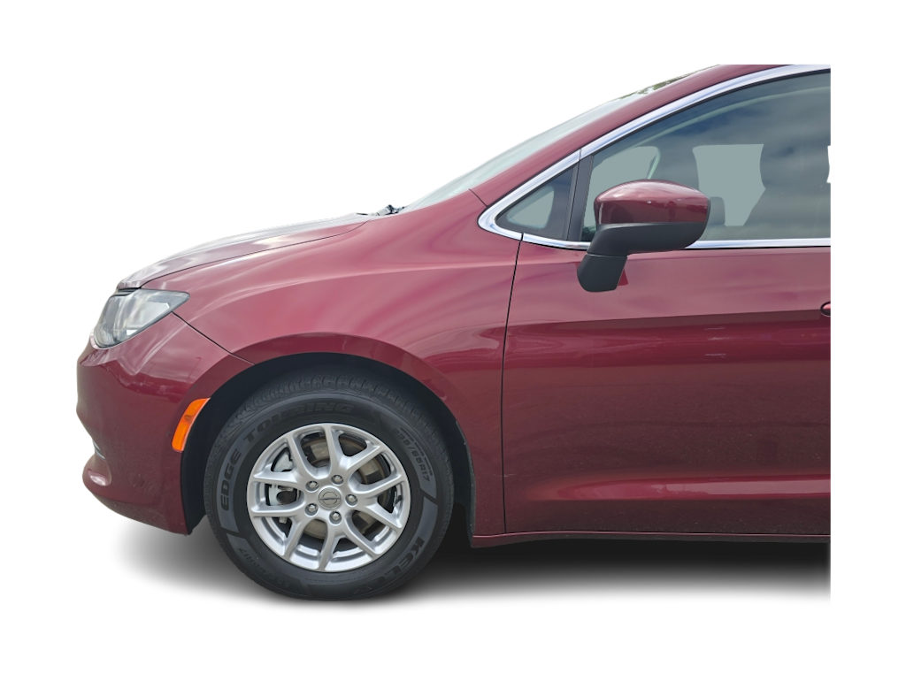 Thumbnail: 2022 Chrysler Voyager - 3