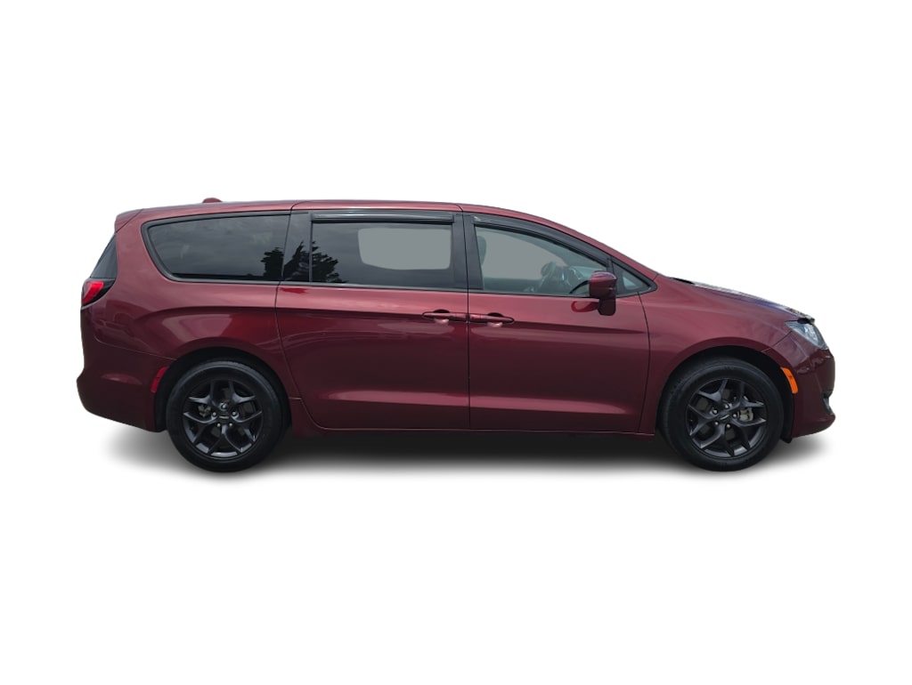 Thumbnail: 2020 Chrysler Pacifica - 16