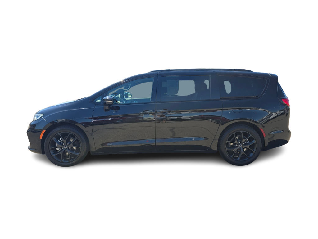 Thumbnail: 2025 Chrysler Pacifica - 3