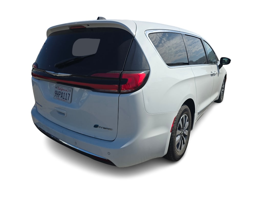 Thumbnail: 2023 Chrysler Pacifica - 17