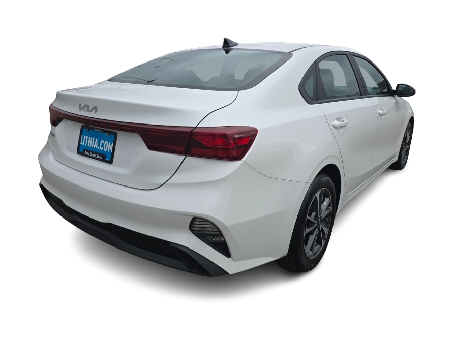 Thumbnail: 2023 Kia Forte - 17