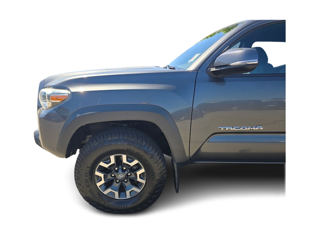 Thumbnail: 2018 Toyota Tacoma - 21