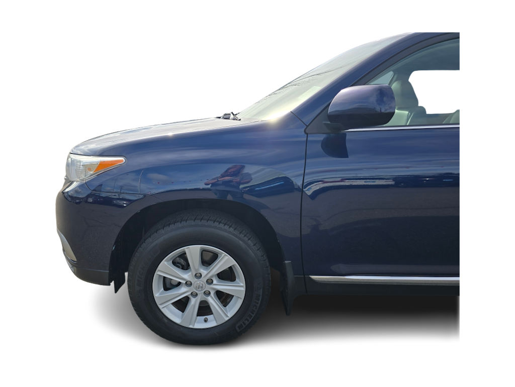 Thumbnail: 2013 Toyota Highlander - 21