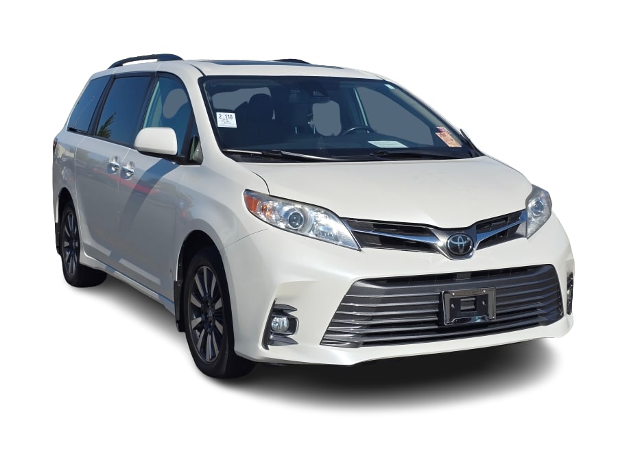 Thumbnail: 2019 Toyota Sienna - 3