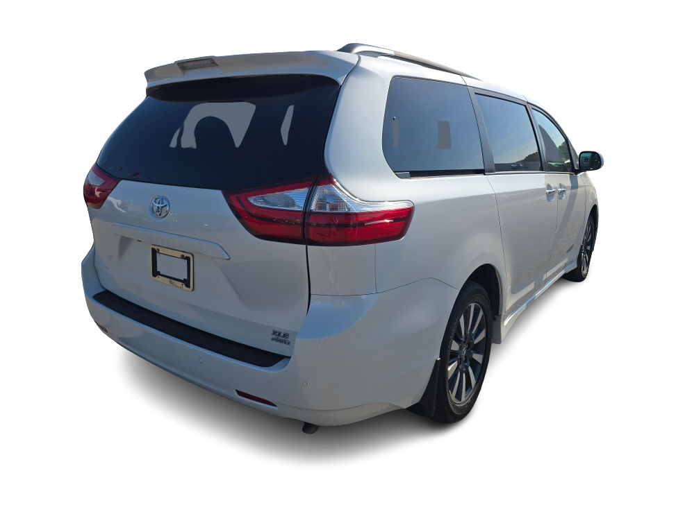 Thumbnail: 2019 Toyota Sienna - 17