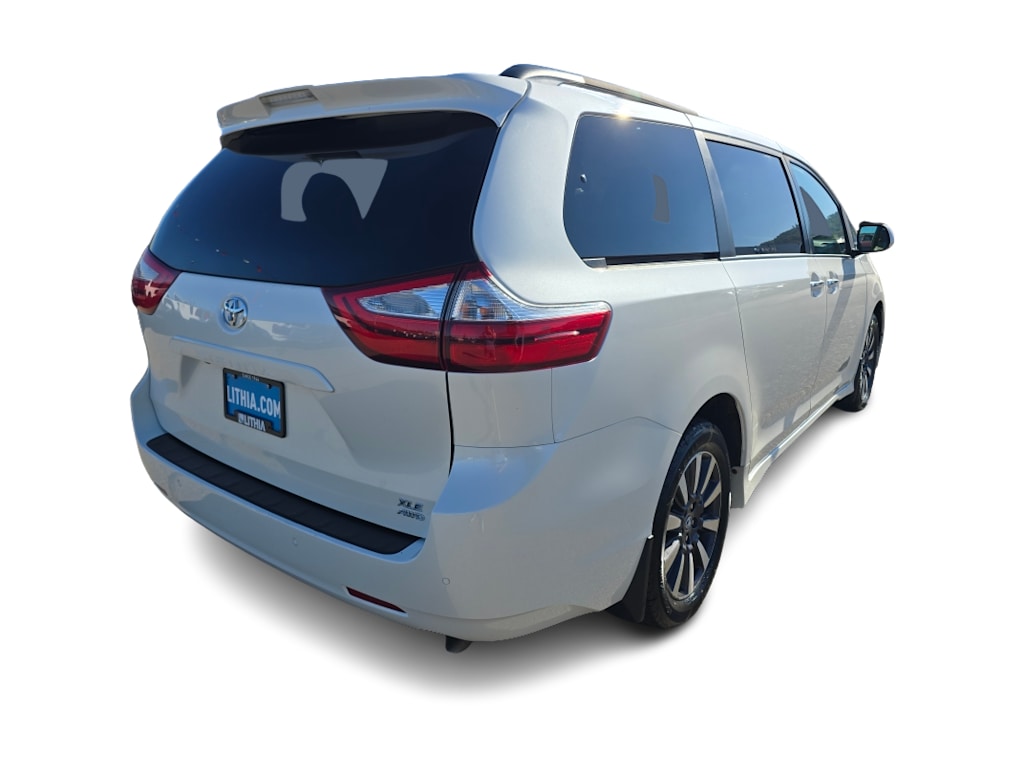 Thumbnail: 2019 Toyota Sienna - 16