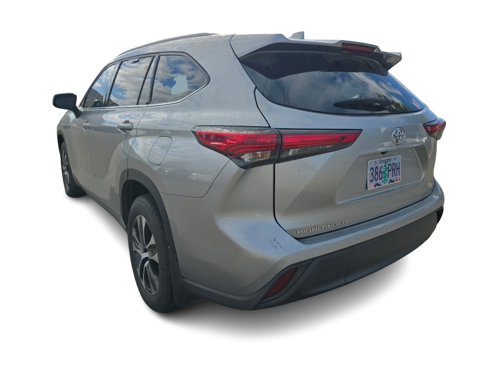 Thumbnail: 2022 Toyota Highlander - 16