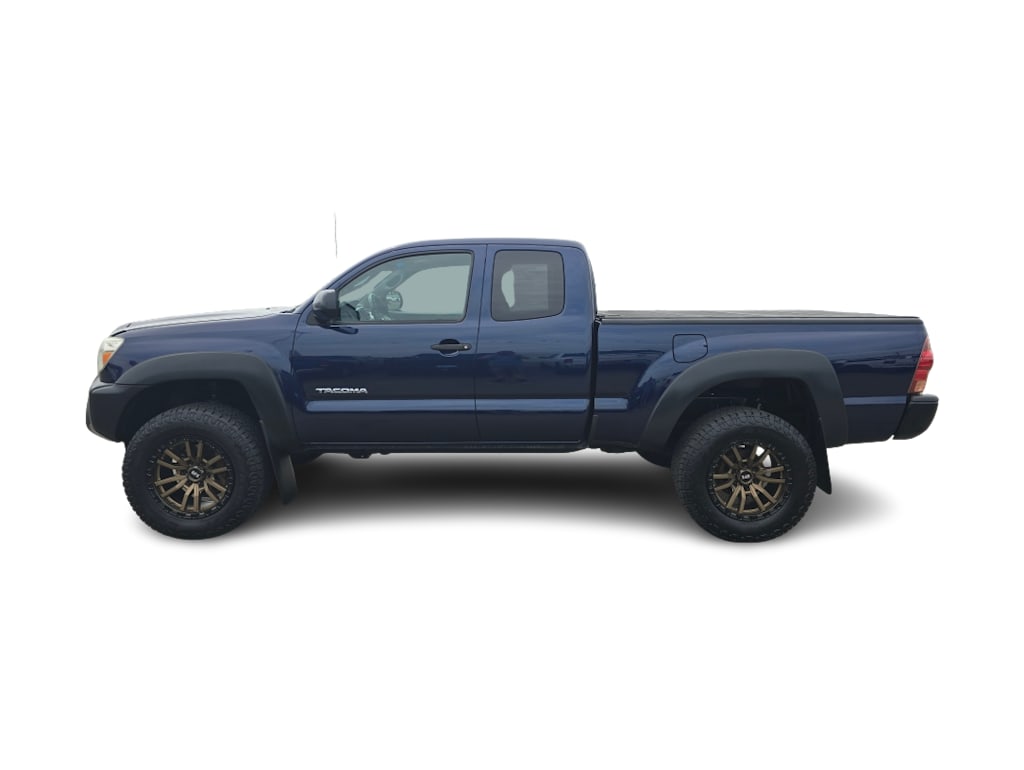 Thumbnail: 2013 Toyota Tacoma - 3
